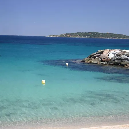 : 2 Pieces, 4 Couchages Avec Piscine Et Parking Inclus - Fr-1-226-556