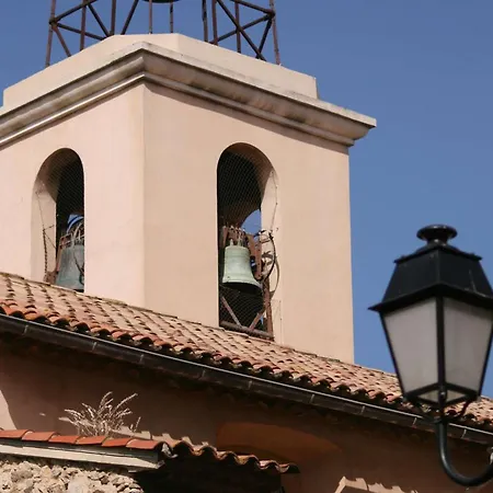 : 2 Pieces, 4 Couchages Avec Piscine Et Parking Inclus - Fr-1-226-556 * Sainte-Maxime