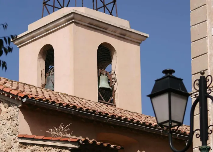 : 2 Pieces, 4 Couchages Avec Piscine Et Parking Inclus - Fr-1-226-556 * Sainte-Maxime