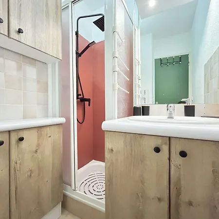 : 2 Pieces, 4 Couchages Avec Piscine Et Parking Inclus - Fr-1-226-556 Sainte-Maxime