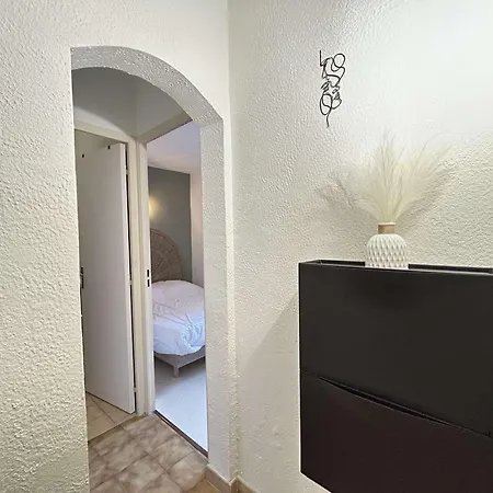 : 2 Pieces, 4 Couchages Avec Piscine Et Parking Inclus - Fr-1-226-556