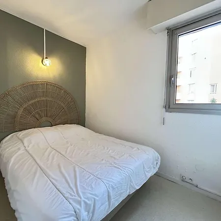 : 2 Pieces, 4 Couchages Avec Piscine Et Parking Inclus - Fr-1-226-556