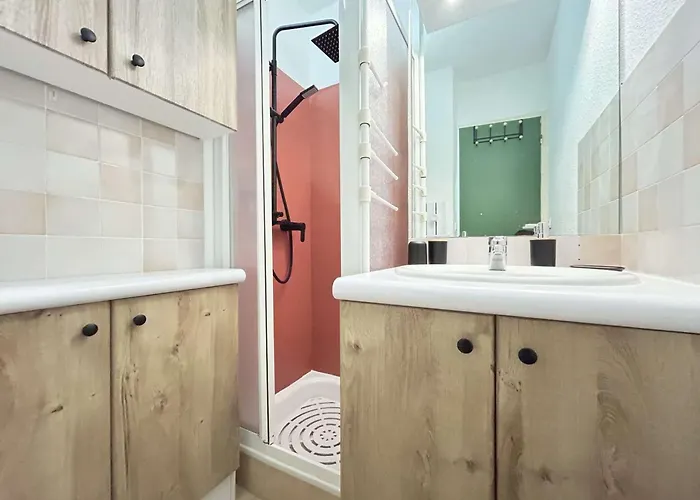 : 2 Pieces, 4 Couchages Avec Piscine Et Parking Inclus - Fr-1-226-556 Sainte-Maxime